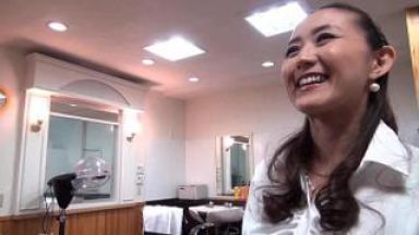 生ちんぽがご無沙汰でAV出演！デカ乳の美熟女ママがディルドオナニーでオマンコ濡らして欲求不満解消！のthumbnail