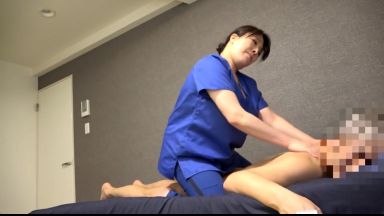 【爆乳マッサージ師】施術中にフル勃起！ビックリしながらも本番風俗へ様変わり、最後は爆乳パイズリフェラで撃沈！のthumbnail
