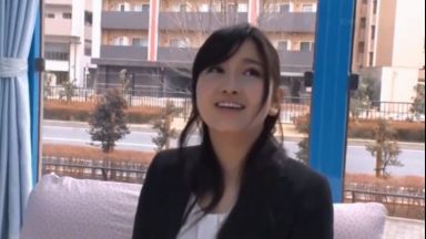 「上手くできるかな？」童貞くんの勃起チンポに優しくゴムを被せて騎乗位で挿入して初マンコを味あわせる素人OLのthumbnail