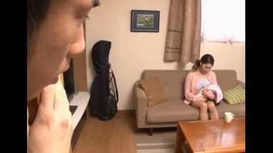 ♡母子相姦「母乳かけてよ母さん♡」授乳中の母を覗く息子…赤ちゃん寝かしつけた母は息子チンポから精子を搾り取っちゃうのthumbnail
