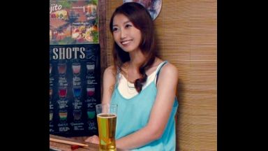  ３７歳だという結婚はしてるが子供はまだ居ないとおっしゃる完熟寸前のスレンダーボディがひと際目を惹く美人奥さまがとびきりスケベな淫乱メス犬に豹変！旦那さんの不貞行為が発覚し一人で飲みに行った居酒屋で出会ったイケメンの年下男子に口説かれてソノ気になった人妻が魅せる淫らな姿を見逃すな！のthumbnail
