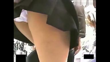 【パンチラ】純白パンティー♡イイネ！のthumbnail