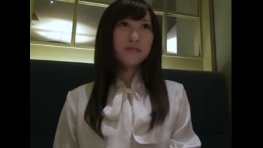 ♡結婚半年の23歳人妻…39歳旦那じゃ満足できない絶倫マンコは愛液トロトロにしてチンポ挿入しちゃう…貧乳のチンポ日照り奥様のthumbnail