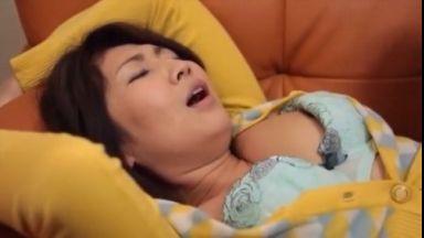 【伊織涼子】《エロ動画×人妻･息子･近親相姦》息子のデカチンに欲情した美人妻は息子だと解ってても我慢出来ず生チンを受け入れてしまう…のthumbnail