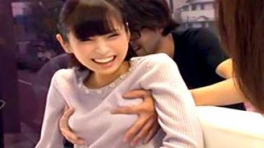 【マジックミラー号】「ヤダー！恥ずい」友達にガン見されながらハメられる女子大生のthumbnail