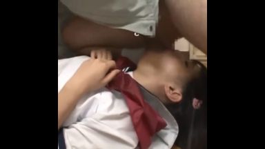 知らない作業着のおじさんに何度もイマラチオさせられ、レイプされるJKのthumbnail