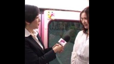 【桐嶋永久子】テレ○系列報道元アナウンサーの四十路熟女がレズナンパ！性経験の浅い女子大生を優しくリードして女同士の快感に目覚めさせちゃう♡のthumbnail