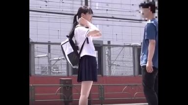 【ＪＫナンパ】ウブな美少女に、パンティー素股で先っぽ３cmだけ…と騙して、デカチンをスリスリ挿入し、ポルチオ直撃ピストンのthumbnail