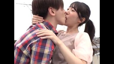 【素人ナンパ×企画】濃厚キスで興奮した貧乳美少女JDさん激しいセックスでガン突きされまくりで中出しされたったｗｗｗのthumbnail