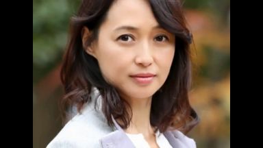 【人妻NTR】スレンダー巨乳熟女が欲求不満すぎて自宅オナニー！見られた隣人と旦那に内緒でねっとり濃厚浮気セックス！のthumbnail