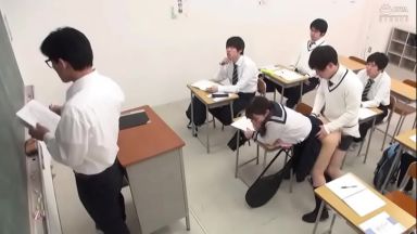 授業中でもバレないようにセックスできちゃう学校でJK立ちバックガン突きでひたすら侵されまくりのthumbnail