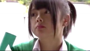 【パンチラ】とある可愛いjkの日常の風景♡趣味のオカズ探しを生業にしてる撮り師が、座ってチラ見える絶景を撮りまくってる件のthumbnail