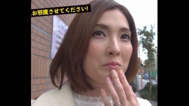 奥さん、今から自宅でSEXしませんか？♥43歳人妻は旦那の居ない寝室で中出ししちゅう…ご主人以外の精子が注がれたおマンコのthumbnail