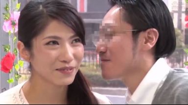 【マジックミラー号】「いい？」「ええ？どうしよ」既婚者同士の趣味友達がディープなキスでムラムラ欲情しちゃうのthumbnail