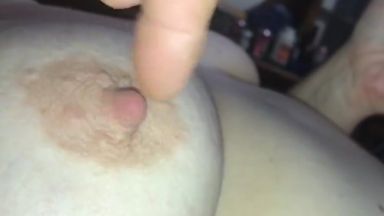 ずっと乳首を摘まんだりすったりする動画をご覧下さいｗｗｗのthumbnail
