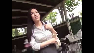 【素人ナンパ】大人の色気たっぷりのデカパイ人妻とイチャラブ不倫SEX！凄テクご奉仕から他人棒生ハメピストンで中出し！のthumbnail