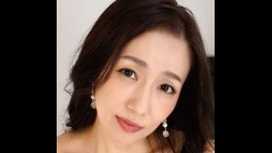 ♡絶倫すぎて1回のセックスでは満たされない強欲な人妻たち…中出しで欲しがる欲求不満おマンコで絶叫イキ狂い♡のthumbnail