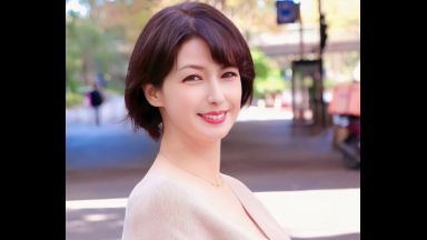 ☆人妻ナンパ☆　５１歳だというが性欲の詰まった大きなオッパイがひと際目を惹くとっても上品な完熟人妻がとびきりスケベな淫乱メス犬に豹変！浮気はダメだと分かっていながらも初めて会った名前も知らないナンパ師に匂い立つマン汁まみれの雌穴を虐め抜かれて絶頂欲求が高まったドスケベ人妻の淫らな姿を見逃すな！のthumbnail