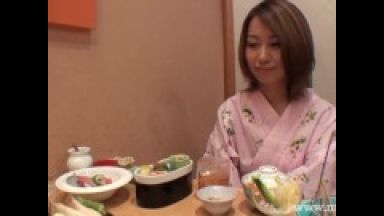 浴衣姿でねっとり濃厚な人妻寝取られ不倫人妻！不倫旅行を楽しむド変態なショートカットヘア奥さんエロすぎのthumbnail