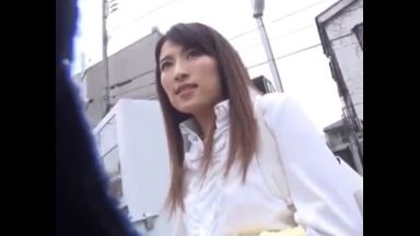 ♥35歳人妻の双子ママさんを隠し撮り中出し♥１日に何回もSEXしちゃう絶倫奥様は欲求不満…のthumbnail