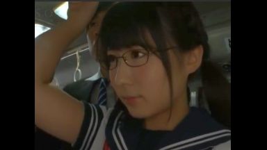 ♥バスで痴漢される清楚な女子校生…清純なマンコが汚いチンポで犯される…みんな観てるのに知らんぷり…♥のthumbnail