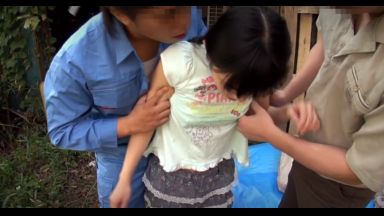 【js×レイプ】山奥でスポブラ女子児童が野外強姦♡汚いおじさんのチンポ咥えさせられ極狭パイパンスジマンにぶちこまれる!のthumbnail