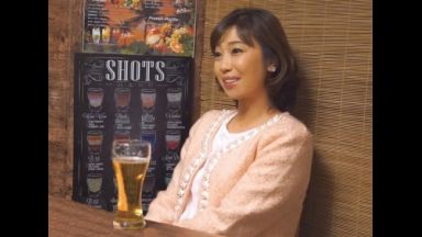 ☆人妻ナンパ☆　４５歳だという長期の単身赴任で家にいない旦那さんとはもう何年もセックスしてないと仰る欲求不満の人妻がとびきりスケベな淫乱メス犬に豹変！たまには羽を伸ばそうと飲みに行った居酒屋で出会った年下のイケメン君にほろ酔い気分で口説かれてソノ気になったドスケベ人妻が魅せる淫らな姿を見逃すな！のthumbnail