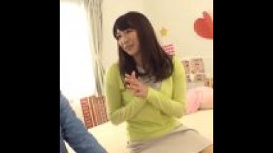 【加藤あやの】おばさんだけどいい？童貞君に筆おろし・・オマンコを晒して中出しされて女を取り戻した人妻！のthumbnail