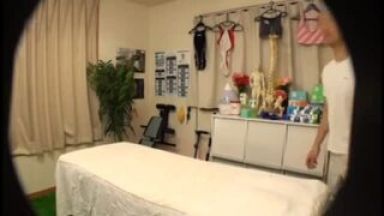 ☆湊莉久☆盗撮☆競泳水着♥毎日三昧…マッサージ※大学生♥女子大生で悶絶…寝バックの最高エロ動画…水着のthumbnail