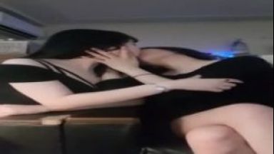 【韓国】可愛い女の子たちが濃厚ベローちゅーー♡えろえろレズ配信(*´Д｀)のthumbnail