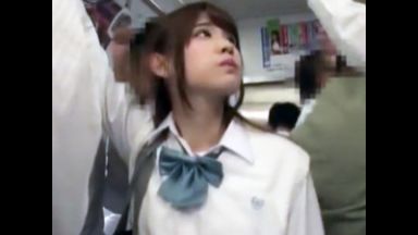 ぐうかわJKが電車で集団痴漢にあって犯されちゃったのだのthumbnail
