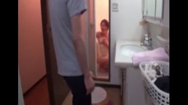 ♥近親相姦＋人妻♥熟女で絶頂しちゃって母子相姦でイクイクH動画「あぁぁ…ん…あぁぁ…♥」☆手コキ☆のthumbnail