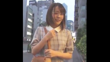 ！これも…中出し：中だし！ニーソであなたも犯されたいの？※ニーハイで性欲暴発しちゃうH動画「あぁぁ…イクぅぅぅ！」☆メガネ☆のthumbnail
