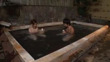 女湯に入ってエッチな熟女に抜かれる若者寝取られ不倫人妻手コキフェラ抜き不倫のthumbnail