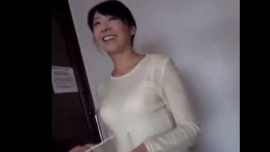 ！溜まったの？…素人ナンパ：おばさん！人妻でどぴゅぴゅぅぅ…欲求不満で激イキH動画「いい…んん…イクぅぅぅ！」☆イキ狂い☆のthumbnail