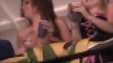 深夜のカーニバルではおっぱいを見せたらネックレスをくれるらしいｗｗｗのthumbnail