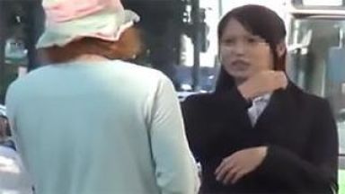 リクルートスーツ姿の就活女子大生をマジックミラーの車内に連れ込み成功！濃厚ザーメンをぶっかけられるのthumbnail