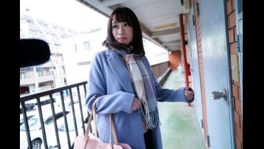 【素人】抱いてくれない夫に嘘をついて美人妻が年下くんの自宅にコンドーム1つ渡され訪問！のthumbnail