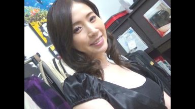 【人妻】出会い系のマッチングアプリで男を物色する三十路奥さん！自宅に連れ込みエロ不倫セックスやトイレの中も盗撮隠し撮り！のthumbnail