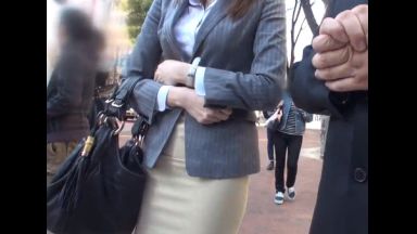 ☆ミニスカ☆電マ♥イクぅぅぅ…OLx素人ナンパ♥イタズラで悶絶…タイトスカートでエッチエロ動画xパンチラのthumbnail