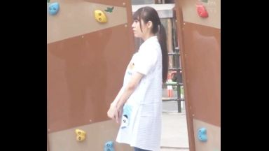 ♡保育園の「りお先生」中出しした後で子供と遊んじゃう清楚なのに絶倫オマンコ...スケベ過ぎる保母さんのthumbnail