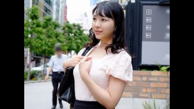 【人妻ナンパ】清楚で可愛い20代若妻巧みに口説いてハメる！Hカップおっぱいのエロ奥さんに生ハメ中出しする不倫セックス！のthumbnail