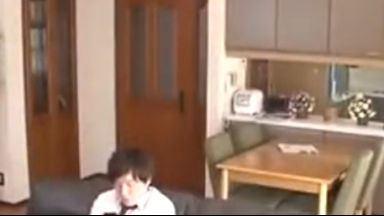 ホットパンツ姿のかわいいギャルとイチャイチャラブラブエッチしまくり羨ましいヤリマンビッチエッチのthumbnail