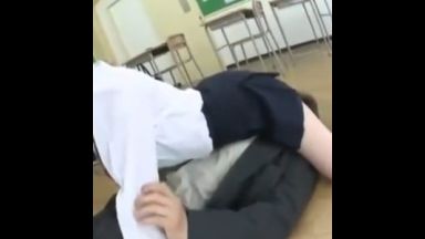 痴女なJKの顔面騎乗位責めのthumbnail