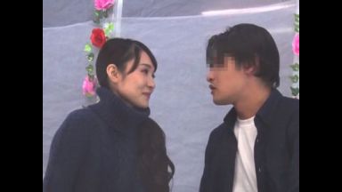 【マジックミラー】子持ちの美女人妻の浮気検証企画！男友達との密室で濃厚ディープキスに挑戦しエロエロ不倫セックスに！のthumbnail