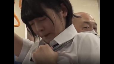 【早見なな】痴漢に快楽を覚えオナニーに耽るJK！電車内の立ち手マンで潮吹きしてトイレでおじさんに犯される制服女子校生！【無料動画】のthumbnail