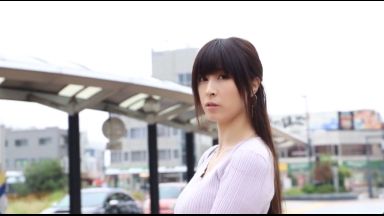 【出演願望の人妻】男優さんとのエッチに興味があって！旦那に内緒でハメ撮り・・膣奥までぶち込まれて喘ぐ人妻！のthumbnail