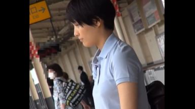 清楚で真面目な女子校生が電車痴漢♥中出しされる思春期おマンコは露出ザーメンが溢れちゃうのthumbnail