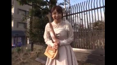 ☆絶倫☆美乳☆騎乗位！あっぁぁ…人妻＠中出し！中だしだから感じまくる手コキのエロエロ動画…手マンのthumbnail