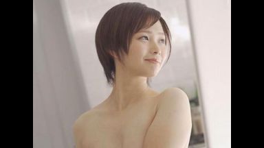 【人妻】ショートカット美女奥さんが夫を裏切り不倫セックス！旦那とはゴム付けるのに他人棒で生ハメし中出しする淫乱エロ浮気妻！のthumbnail